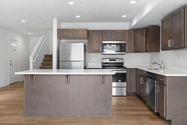 Building Photo - Modern Townhome for rent near the River Di...