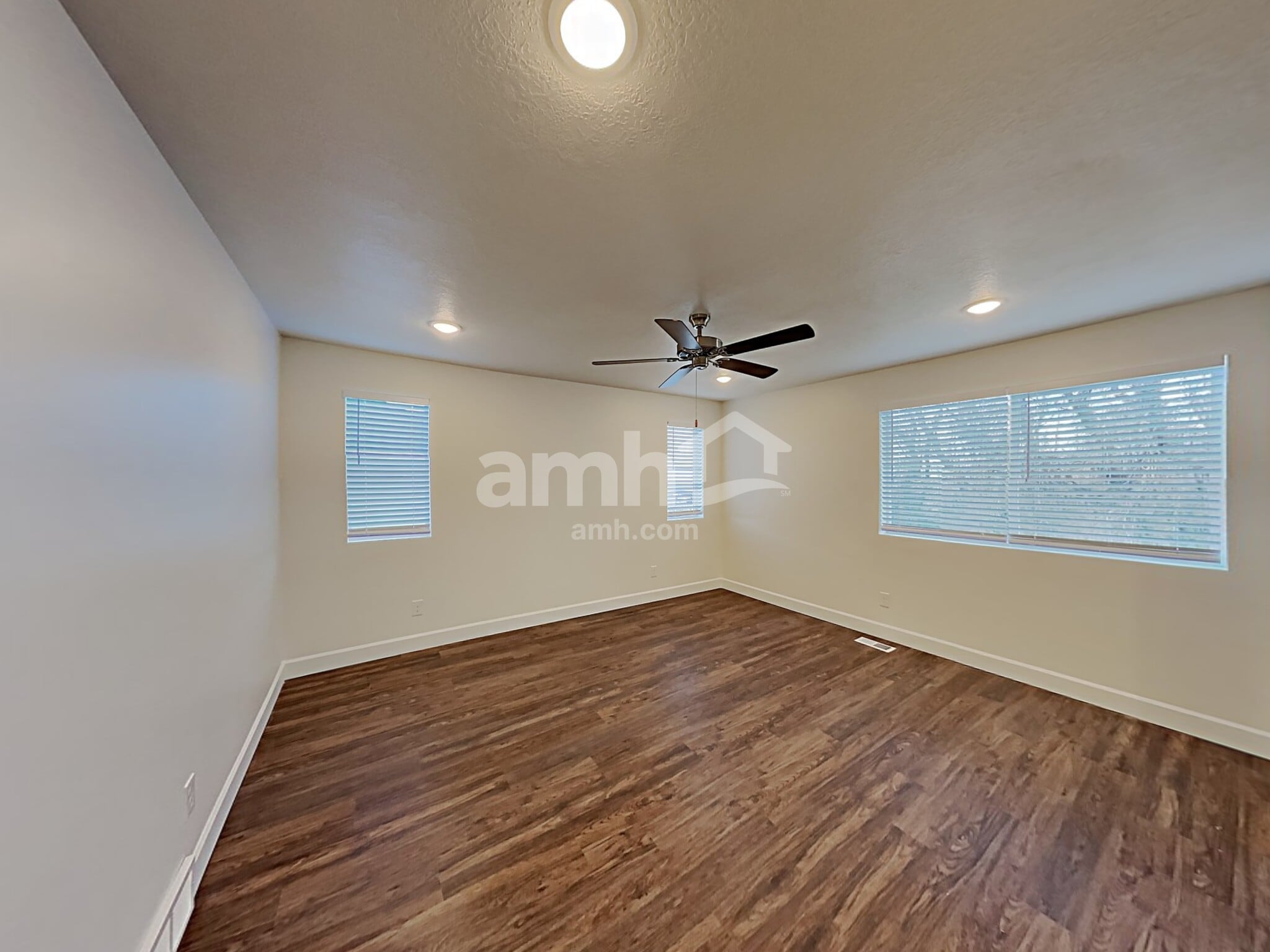 Building Photo - 2151 E Silverado Ln