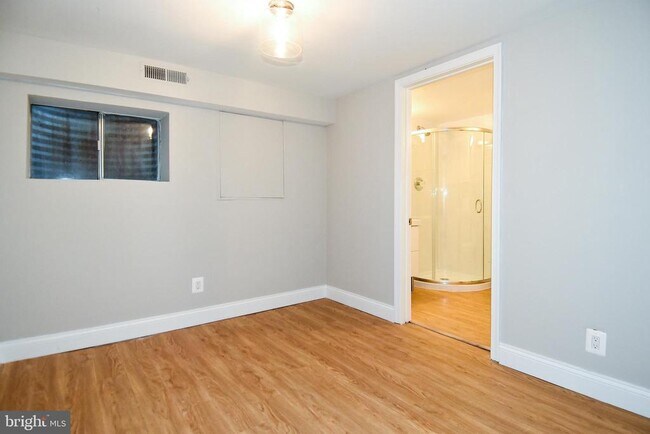 Building Photo - 3402 S Stafford St