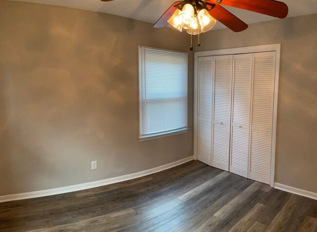 Building Photo - Brick Duplex in Prime Location