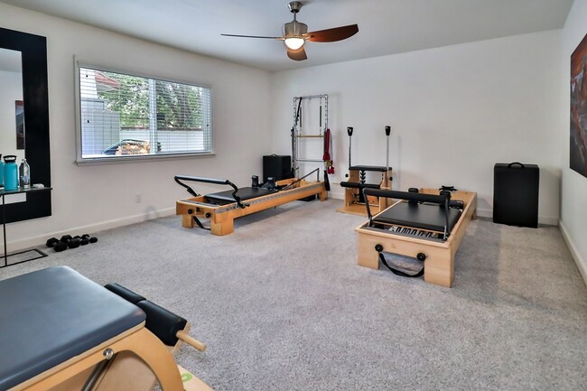 Building Photo - GORGEOUS REMODELED HOME WALKING DISTANCE T...
