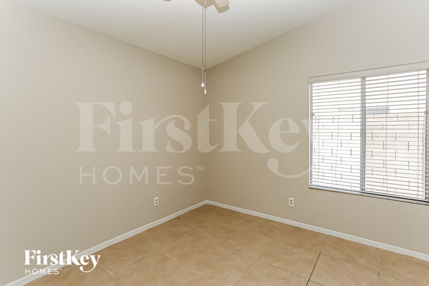 Building Photo - 4822 Wind Break Ln