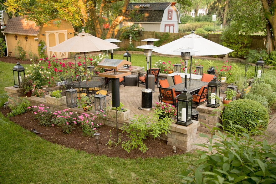 Patio - 28W461 Juanita Dr