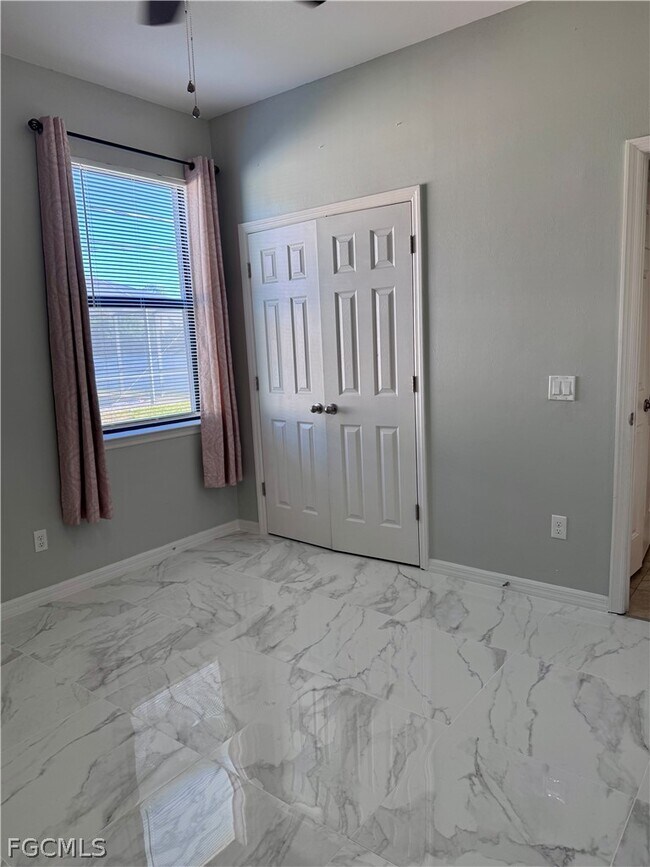 Building Photo - 2322 SW 27th St