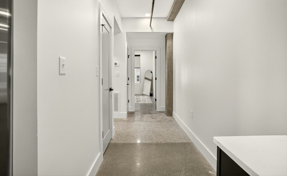 Building Photo - 309 S Boulder Ave