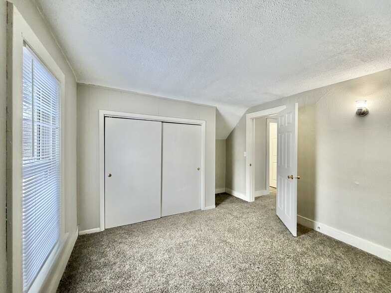 Building Photo - 1014 10th St