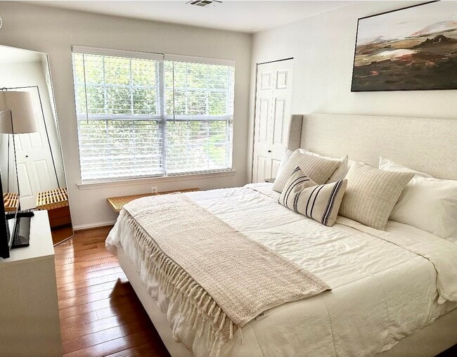 Building Photo - 34 Bergen Ridge Rd