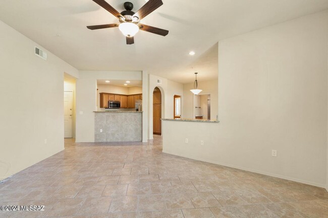 Building Photo - 2550 E River Rd