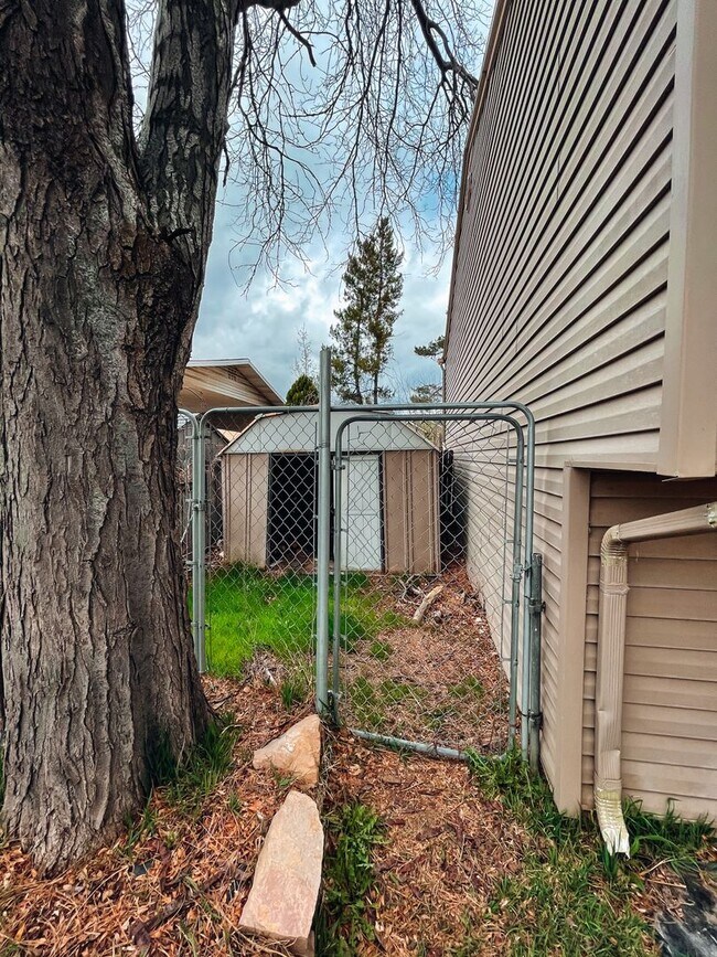 Building Photo - Spacious 4 Bedroom 3 Bath in Orem
