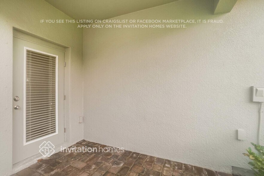 Building Photo - 14810 Caravan Ave