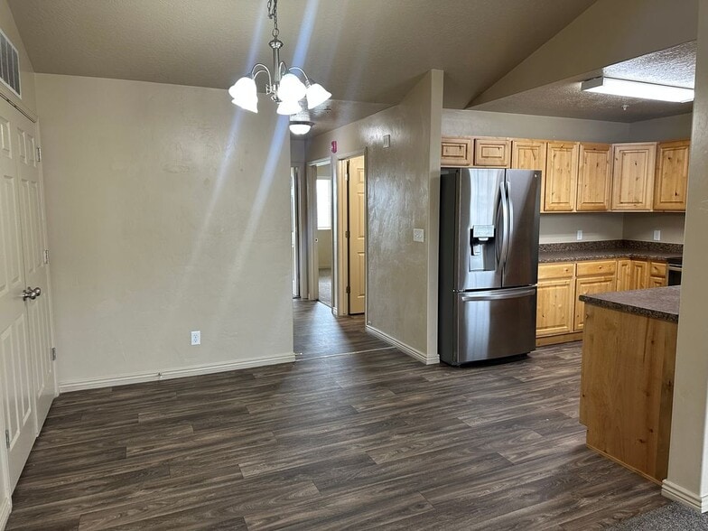 Building Photo - 488 S 2550 W