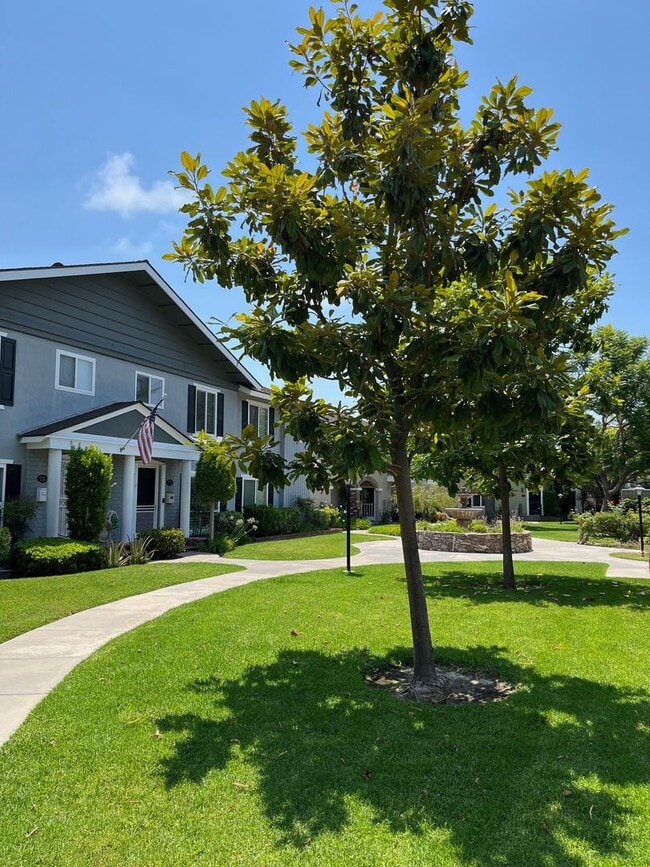 Building Photo - Welcome to the Rossmoor Town Houses, Rossm...