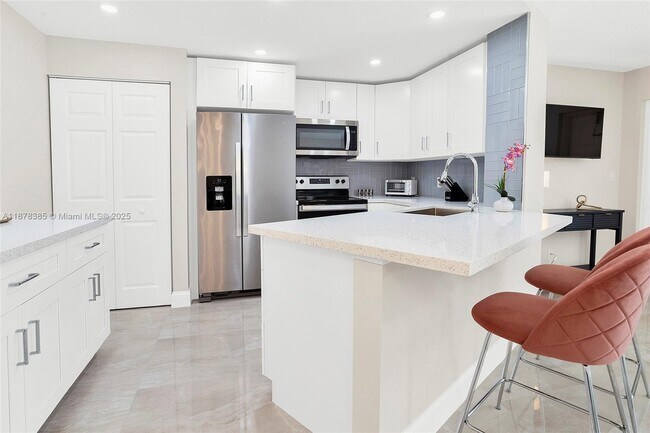 Building Photo - 7527 S Oriole Blvd