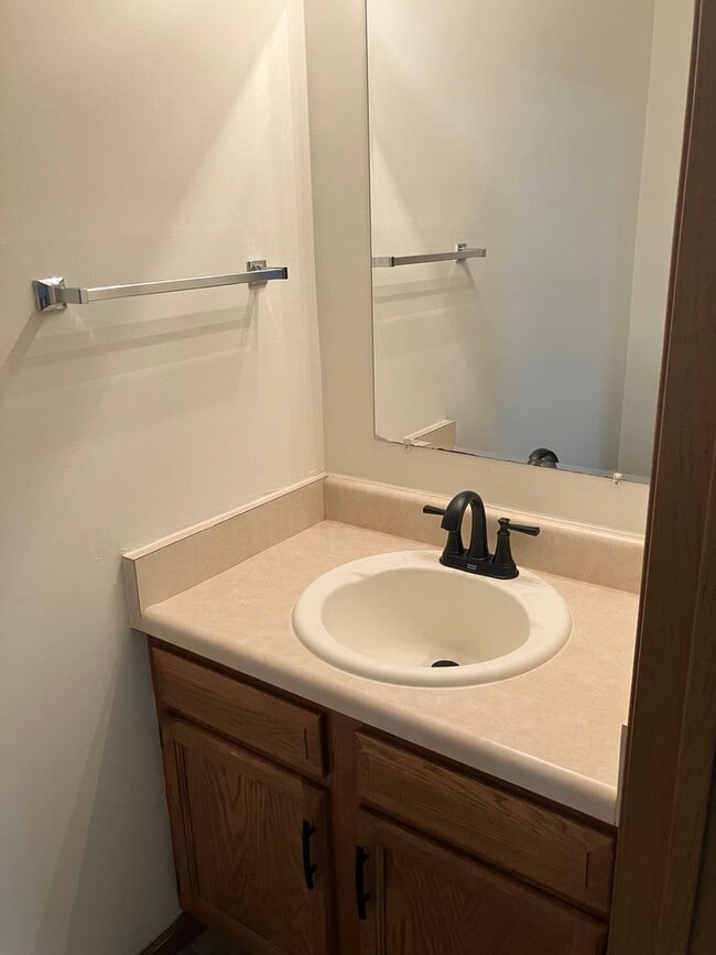 Building Photo - Spacious 2-Bedroom Living in a Quiet Commu...