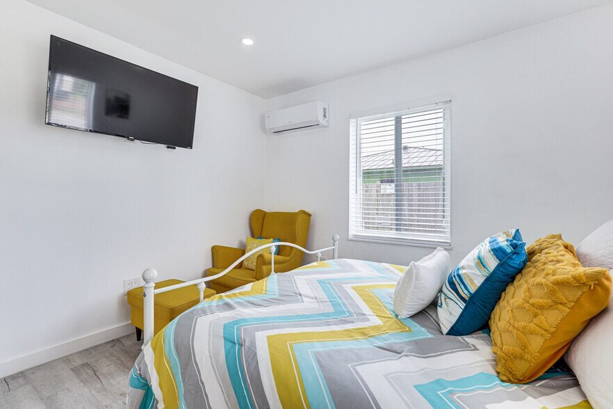 Building Photo - 12415 NW 20th Ct