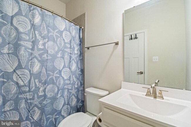 Building Photo - 646 Lakemont Dr