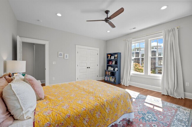 Building Photo - Gorgeous Renovation near Downtown Durham -...