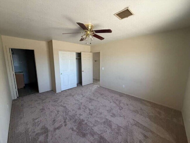 Building Photo - 10800 W Carousel Dr