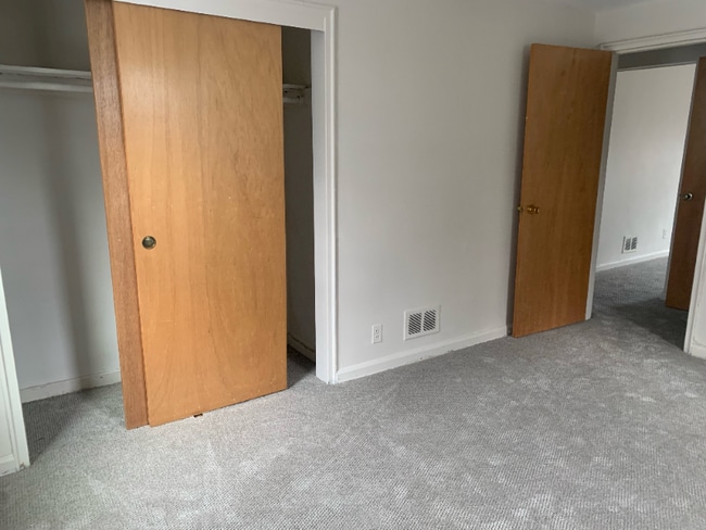 Building Photo - 735 Brandon Rd