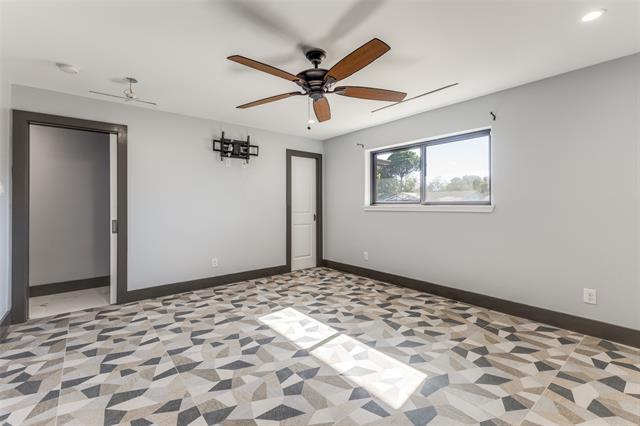 Building Photo - 2124 Charles Dr