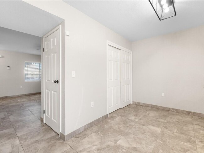 Building Photo - 2 Bedroom 1 Bathroom -ALL Brand New Appliances!