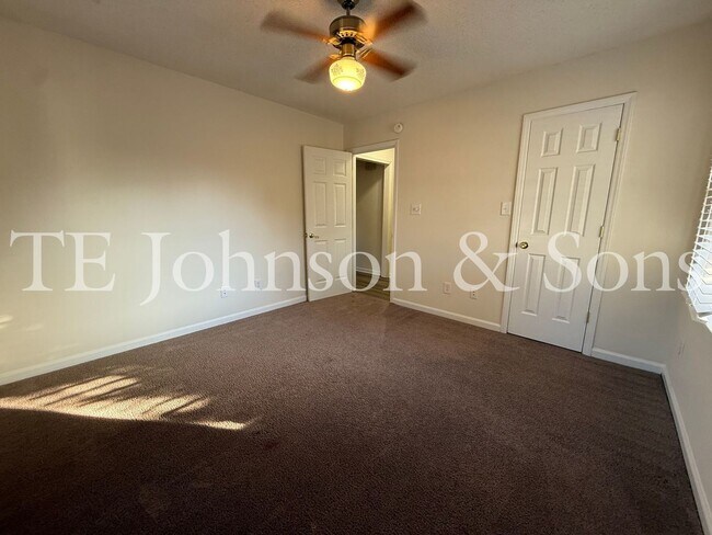 Building Photo - Charming 3-Bedroom Home with Rocking Chair Porch and Screened Back Patio