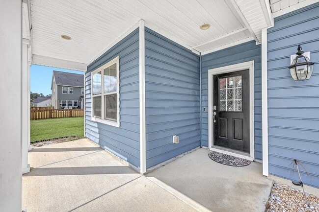 Building Photo - 6 Bedroom, 4.5 Bathroom Home in Cane Bay - Summerville