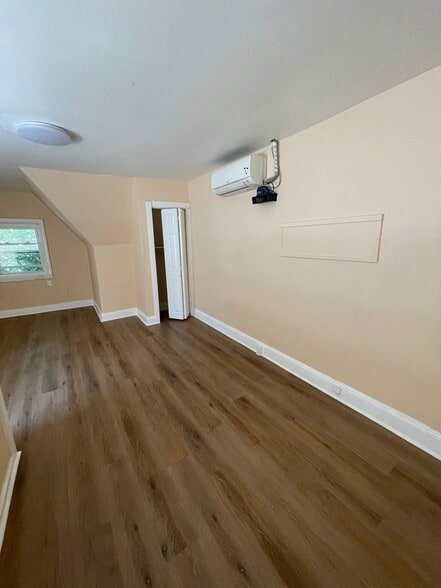 Building Photo - 3215 Summer St