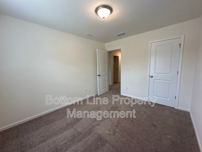 Building Photo - 5278 Maynard Hl Dr