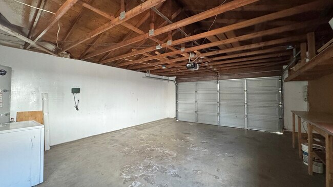 Building Photo - 912 Judson St