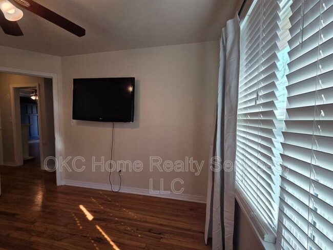 Building Photo - 3832 NW 17th St