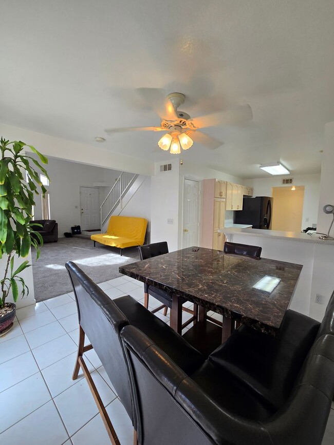 Building Photo - Fabulous 2-Bedroom partially furnished tow...