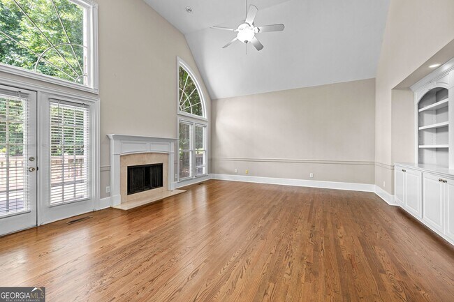 Building Photo - 340 Broadmoor Dr