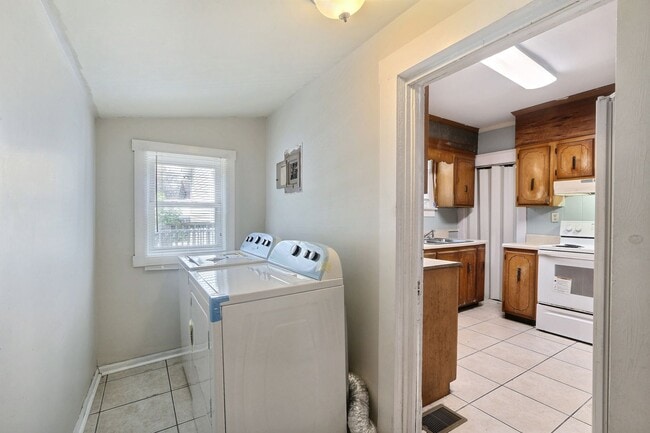 Building Photo - Single family home - 3 bedroom