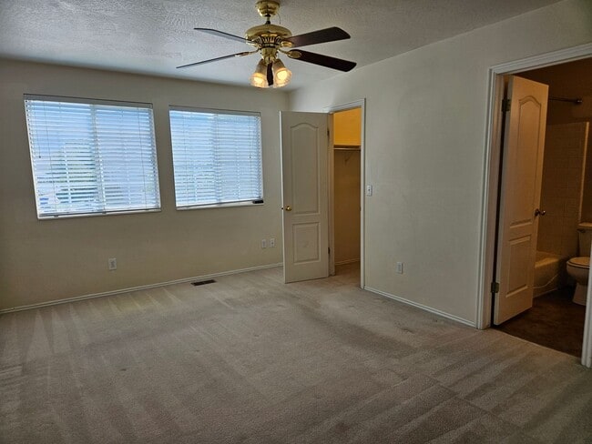 Building Photo - Beautiful 3 Bedroom/2.5 Bathroom in Midvale