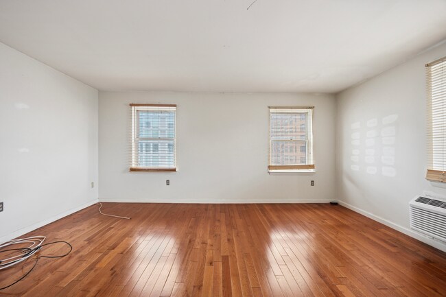 Building Photo - 2133 Spring Garden St
