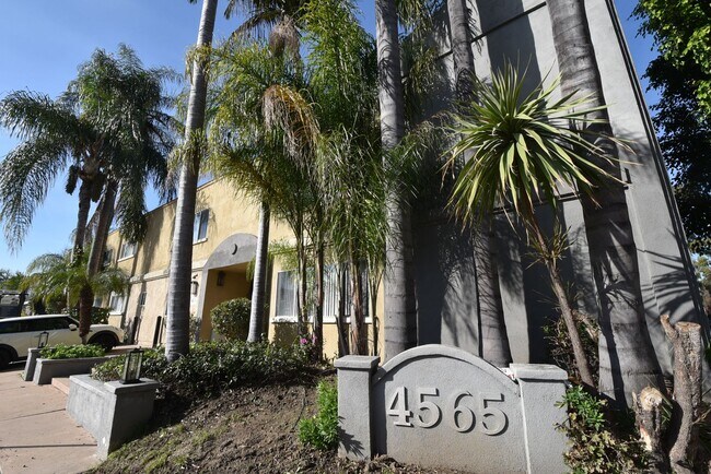 Primary Photo - 4565 Hazeltine Ave