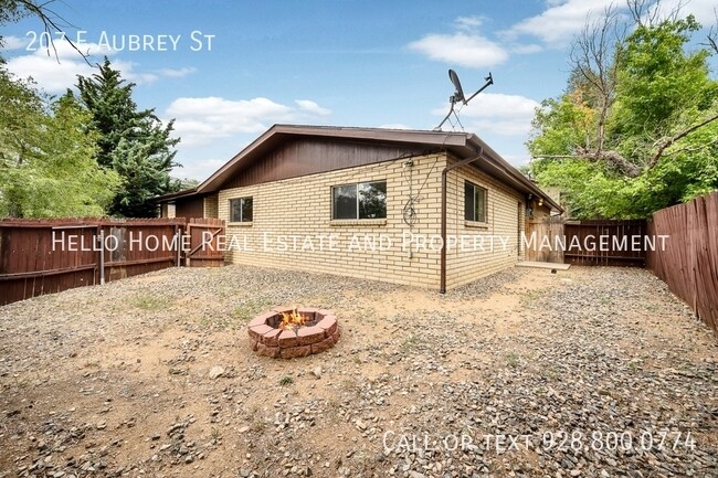 Building Photo - 207 E Aubrey St