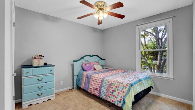 Building Photo - For Rent : 4BR, 1 1/2BA home with fenced in back yard and storage building.