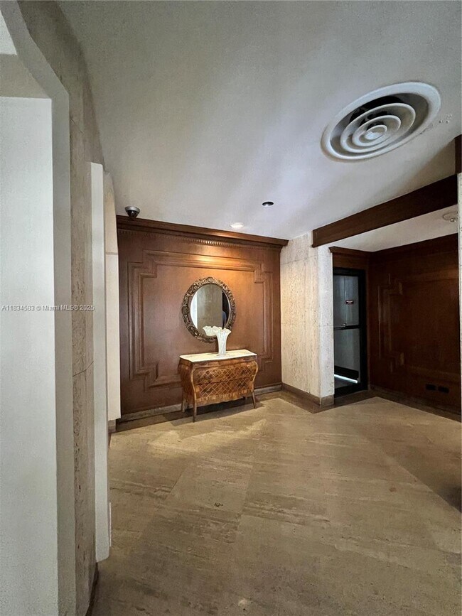 Building Photo - 6039 Collins Ave