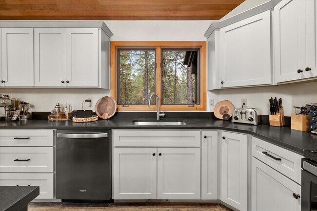 Building Photo - 70335 Sword Fern