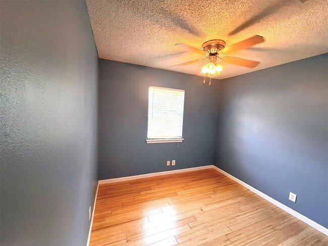 Building Photo - 3503 Southridge Dr