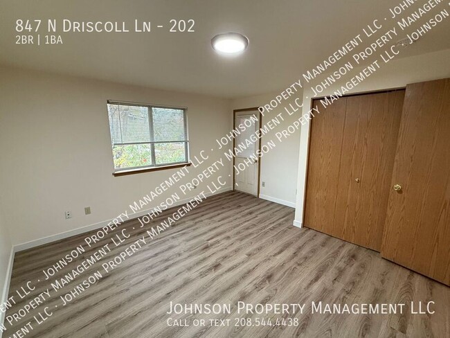 Building Photo - Nice upstairs apartment near Whitewater Park.