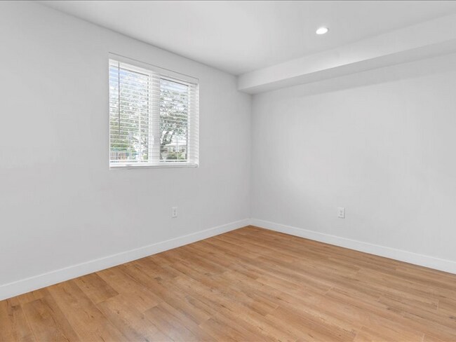 Building Photo - 6417 Lexington Ave