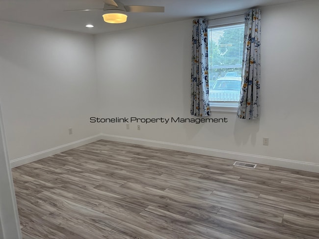 Building Photo - Fully Renovated Condo For Rent in West War...