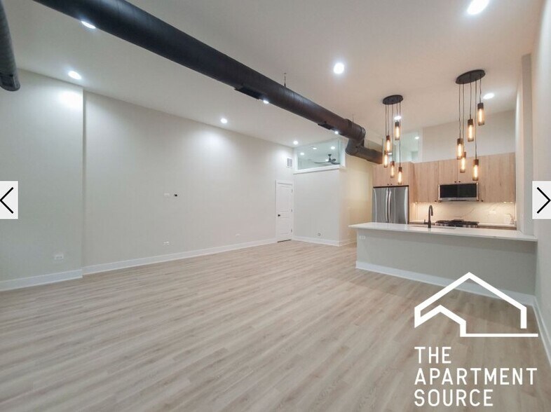 Building Photo - 3829 N Southport Ave