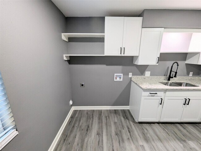 Primary Photo - 2015 Rosalee St