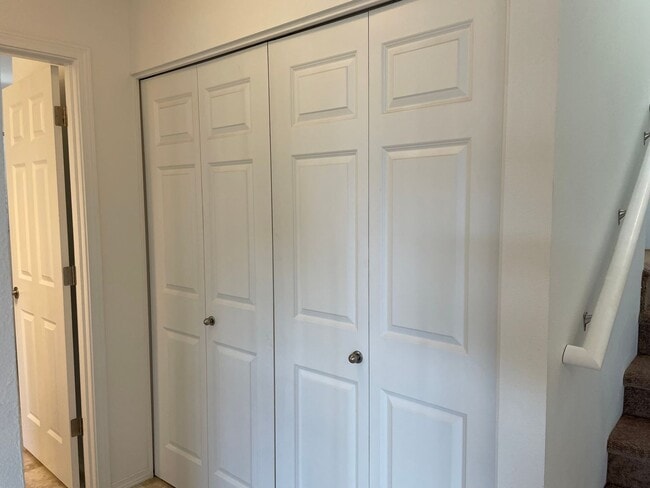 Building Photo - Beautiful 2 Bedroom 1.5 Bath 2 Story Home-...