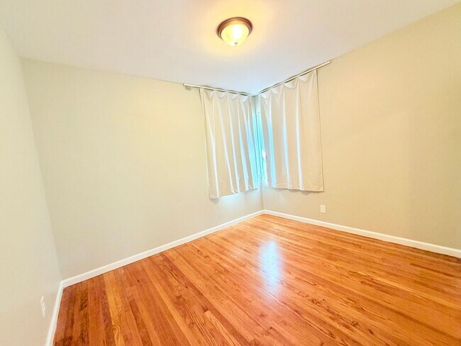 Building Photo - 4648 Adenmoor Ave