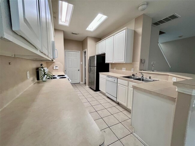 Building Photo - 2811 Hackamore Hollow Ln